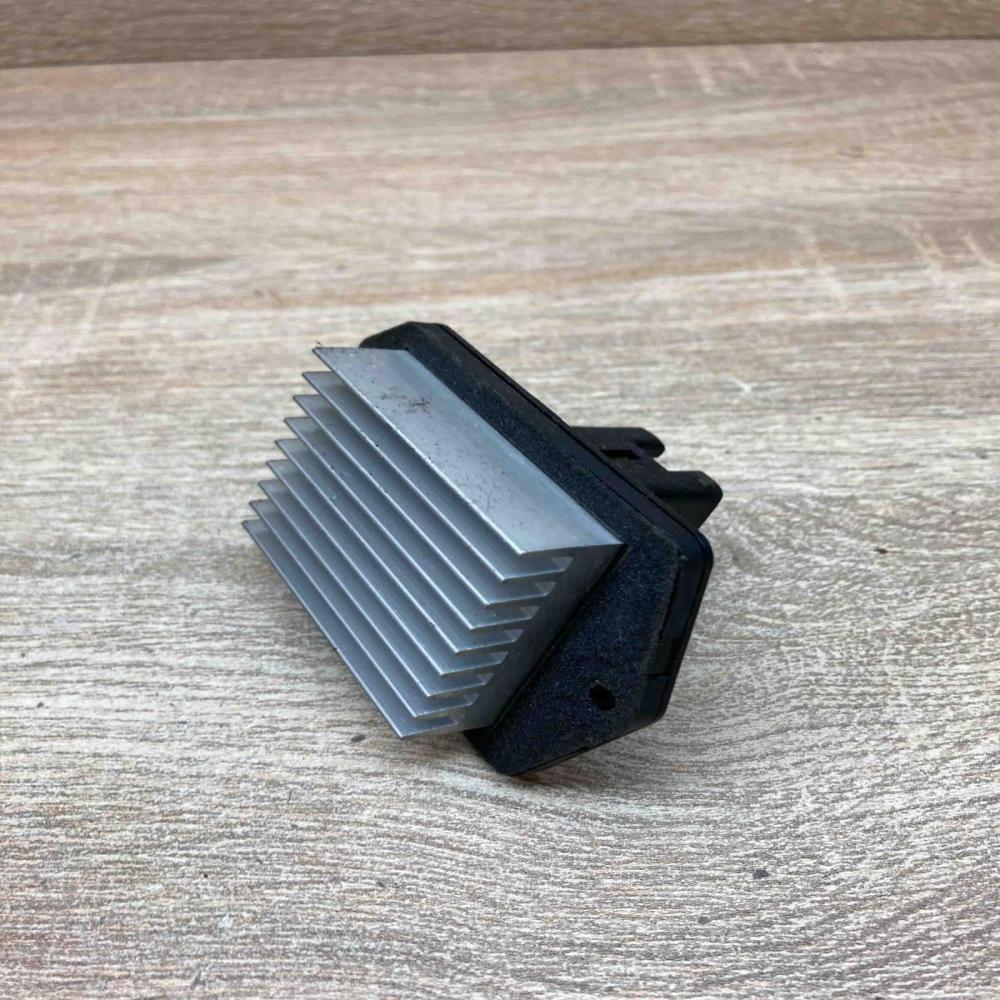 077800 0860   Heater blower motor/fan resistor Toyota Previa (XR30, XR40) II