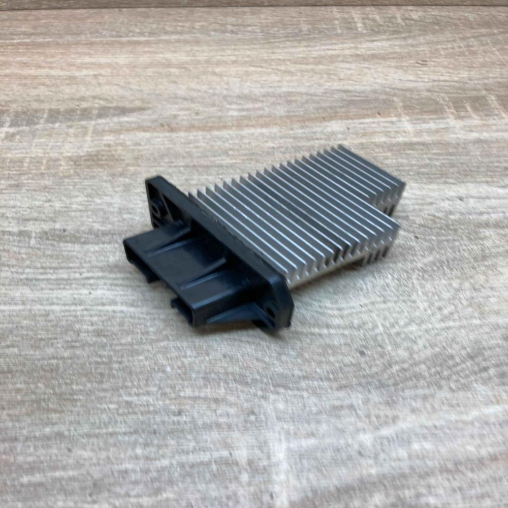 499300 2090   Heater blower motor/fan resistor Toyota Avensis T220