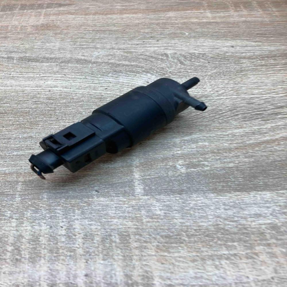 3090179 0165454626 With Plug Windscreen/windshield washer pump Mercedes-Benz E W