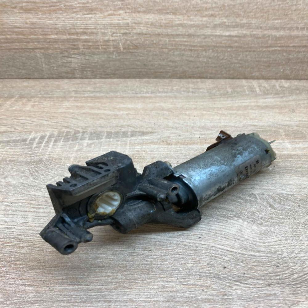 2208202542 0130002533  Seat adjustment motor Mercedes-Benz S W220