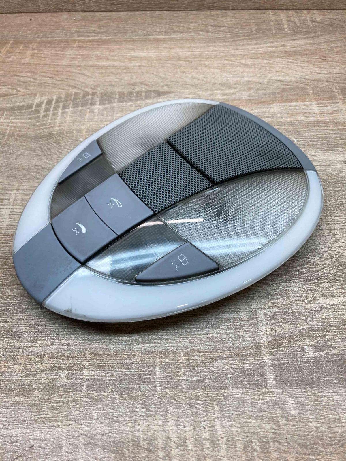 A2118202201 2JM008257  Front seat light Mercedes-Benz E W211