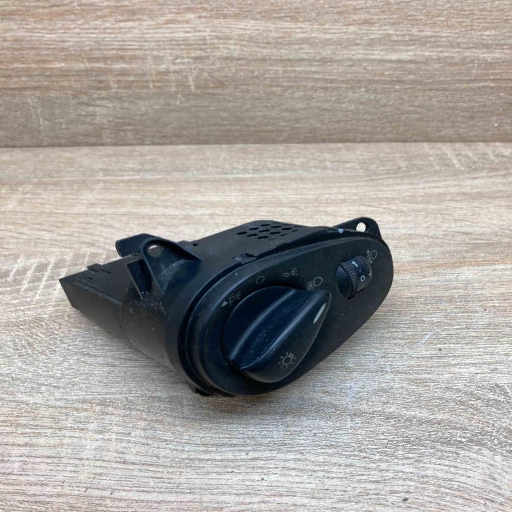 98AG13A024 CH   Light switch Ford Focus