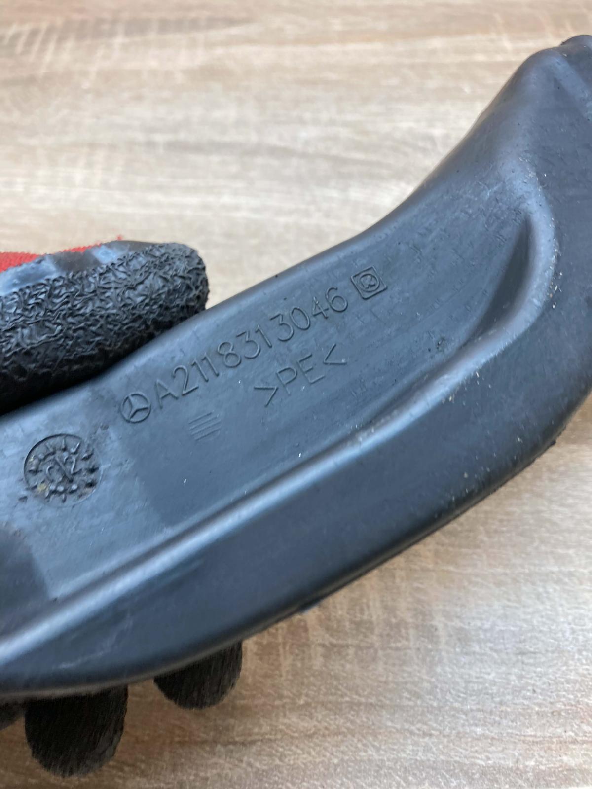 A2118313046   Cabin air duct channel Mercedes-Benz E W211