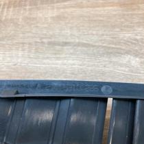 A2118310236   Dash center air vent grill Mercedes-Benz E W211
