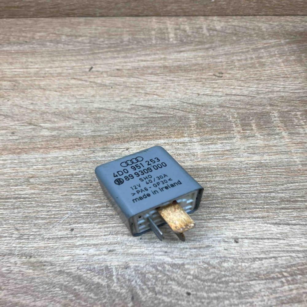 4D0951253 899309000 372 Other relay Audi A6 S6 C5 4B