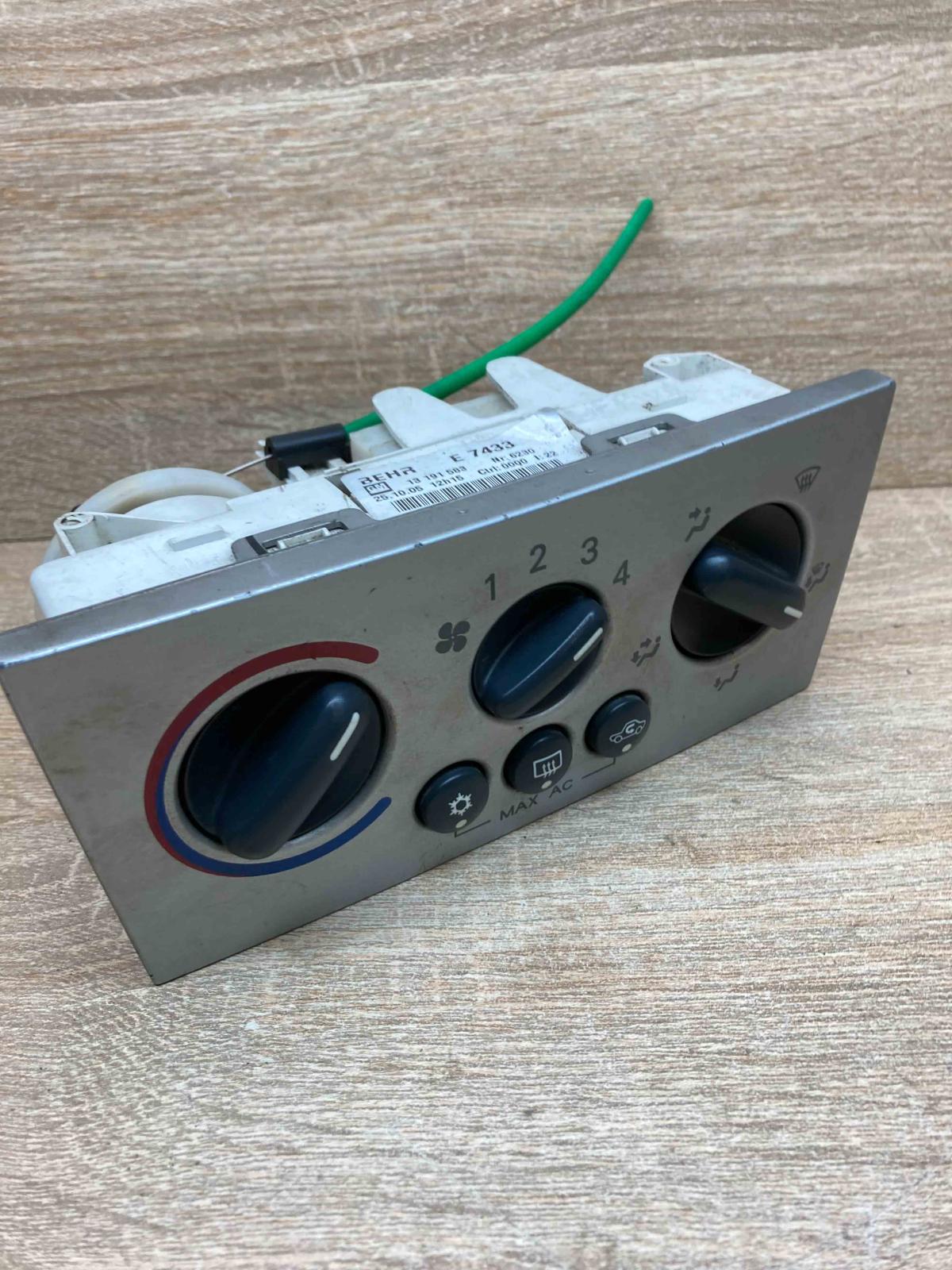 13191583 E7433  Climate control unit Opel Meriva A