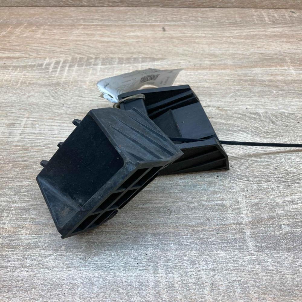 7530537 7533537 Pair Radiator mount bracket BMW X5 E70