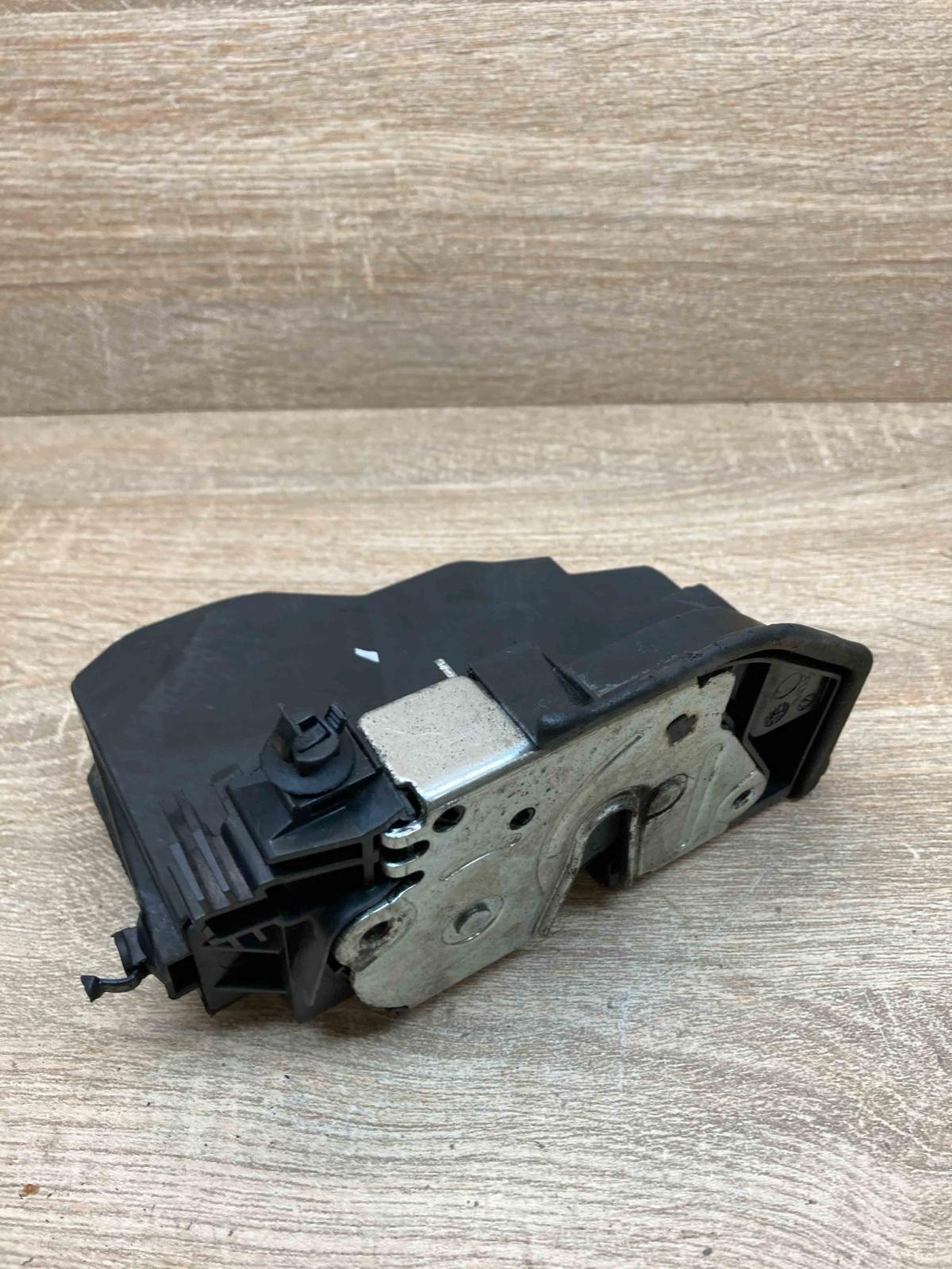 7202147 A053702  Rear door lock BMW 5 F10 F11