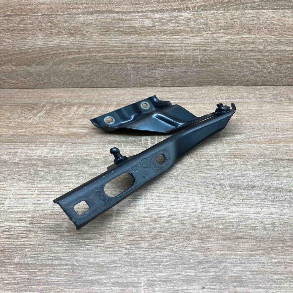 8R0823382A   Engine bonnet/hood hinges Audi Q5 SQ5