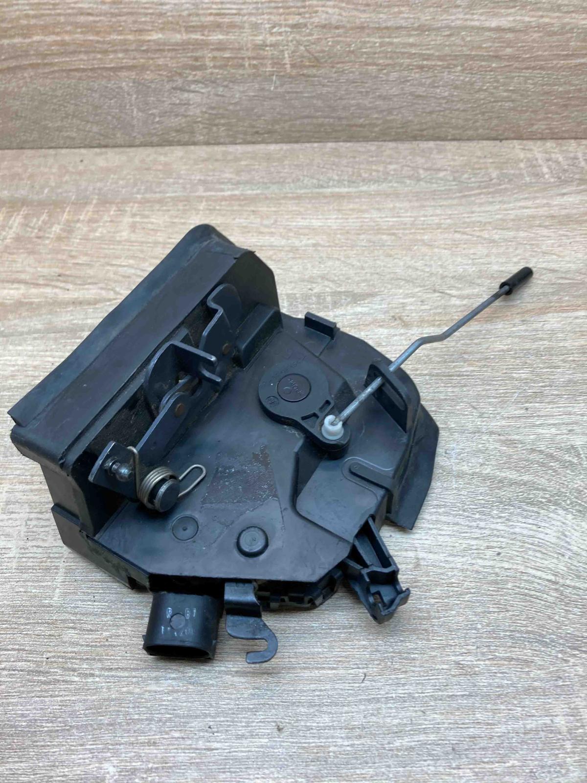 8402602   Rear door lock BMW X5 E53