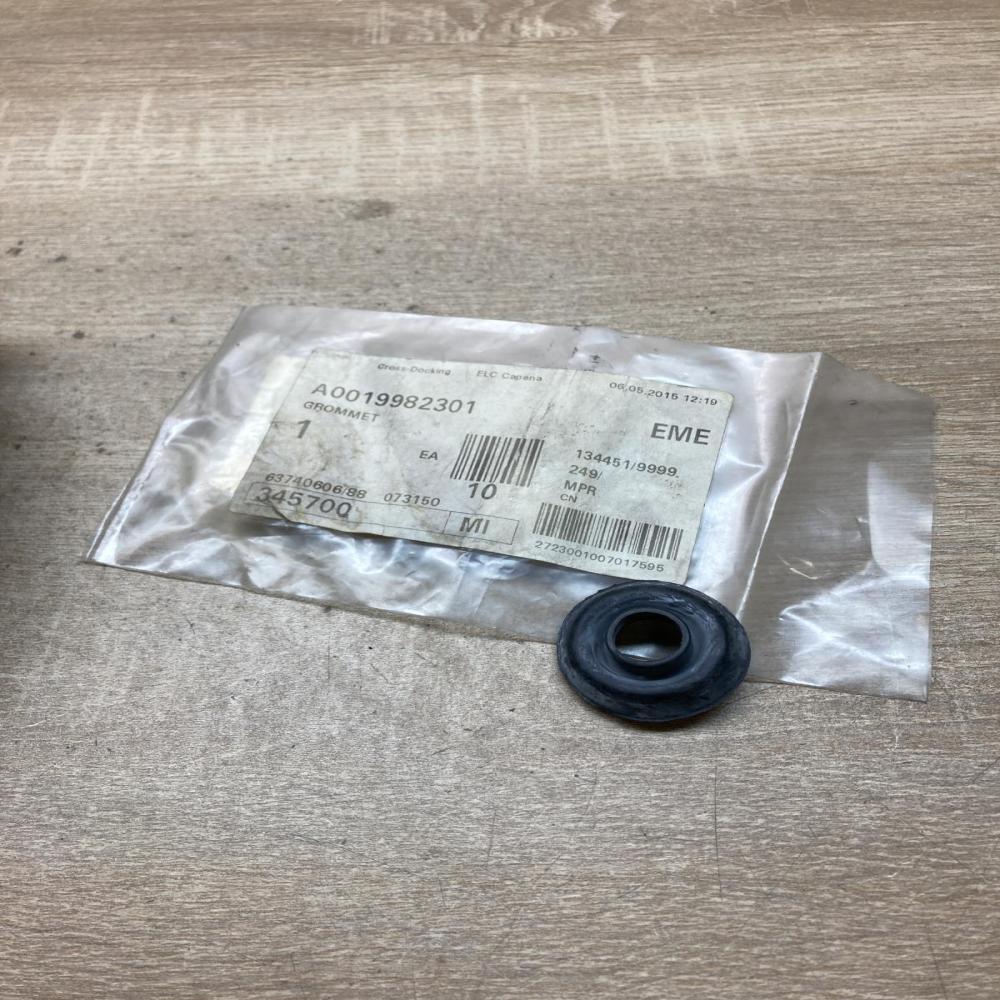 A0019982301 W0000076315  Rear wiper blade arm Mercedes-Benz A W169