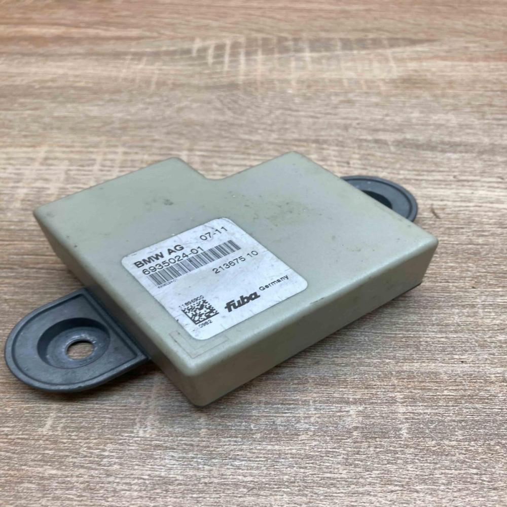 6935024 213675 10  Aerial antenna amplifier BMW 5 E60 E61