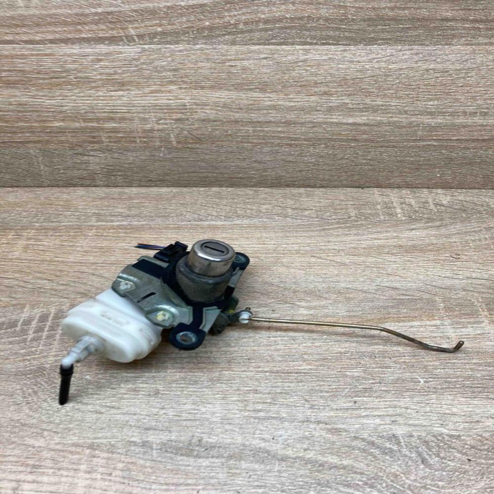 8D0862055   Tailgate exterior lock Audi A4 S4 B5 8D