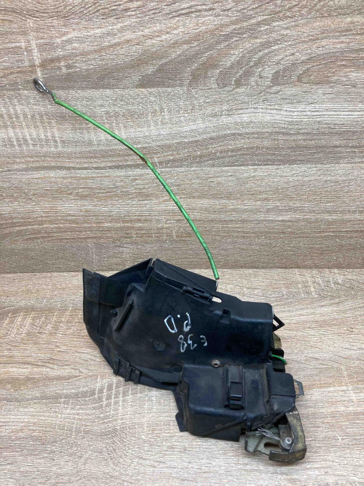 8235120   Front door lock BMW 7 E38