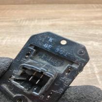 6E301   Heater blower motor/fan resistor Toyota Yaris