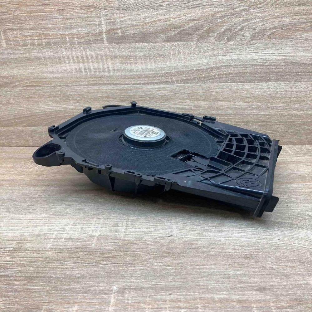 9204786   Subwoofer speaker BMW 3 E90 E91