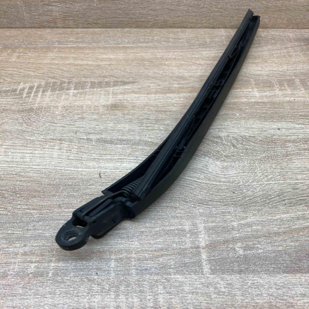 33493 76125  Rear wiper blade arm Volvo V50