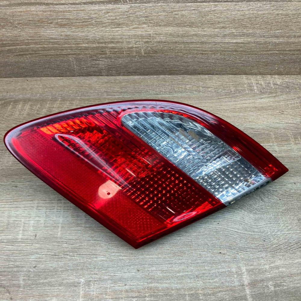 A2118201464 A2118200777  Third/center stoplight Mercedes-Benz E W211