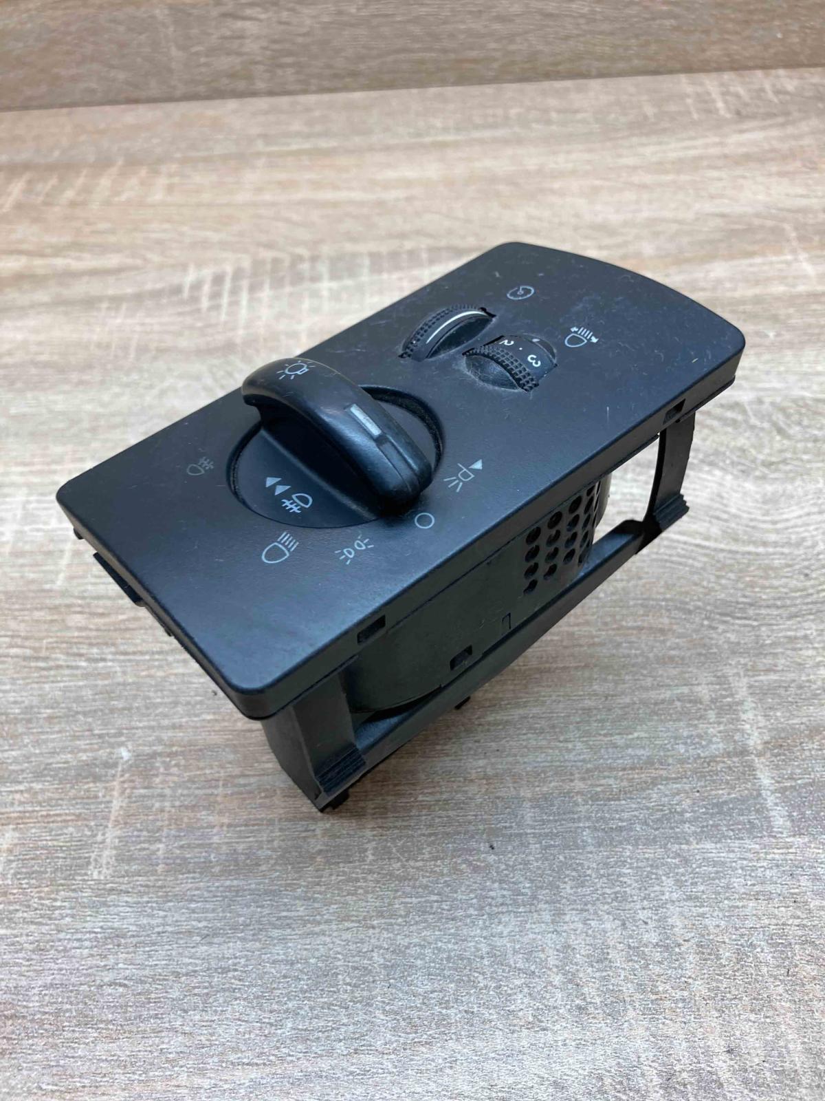 1S7T 13A024 FB   Light switch Ford Mondeo Mk III