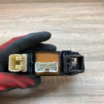 547 2K96   Wing mirror switch Toyota Avensis T250
