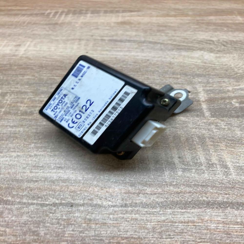 89741 52021 619825 000  Door control unit/module Toyota Yaris