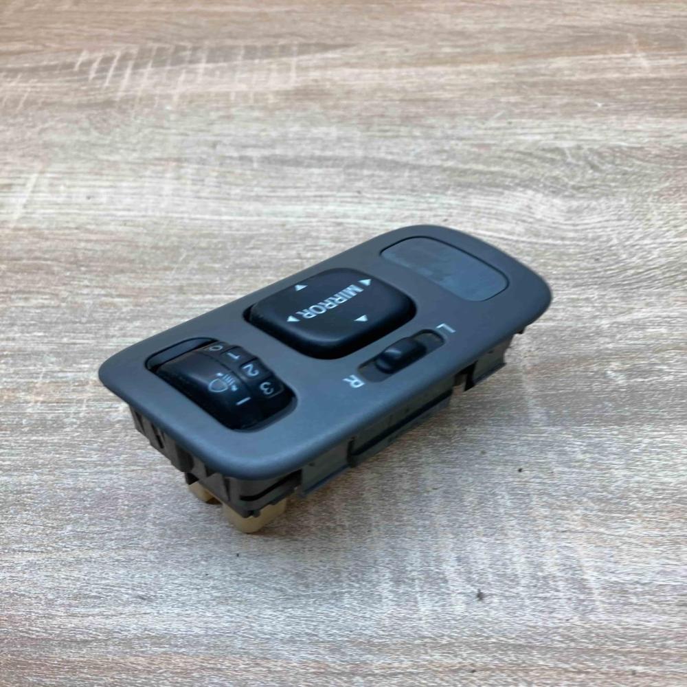 547 2L39   Wing mirror switch Toyota Avensis T220
