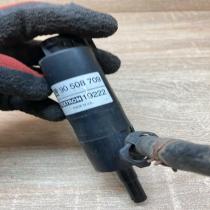 90508709   Windscreen/windshield washer pump Opel Meriva A