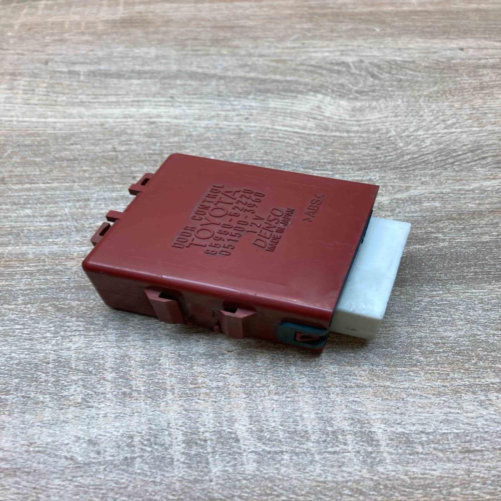 85980 52220 051500 3960  Door control unit/module Toyota Yaris