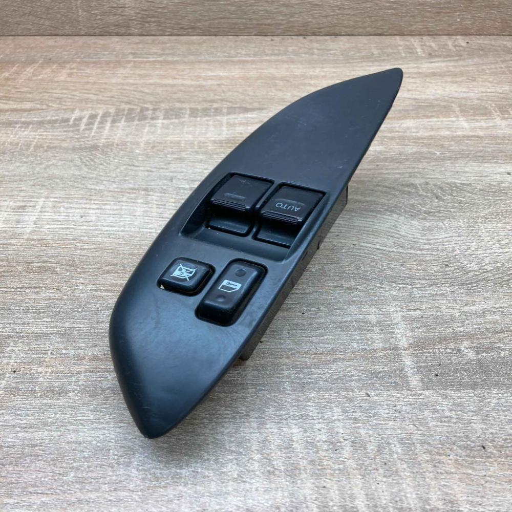 011 5R36   Electric window control switch Toyota Yaris