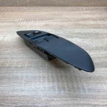 011 5R36   Electric window control switch Toyota Yaris