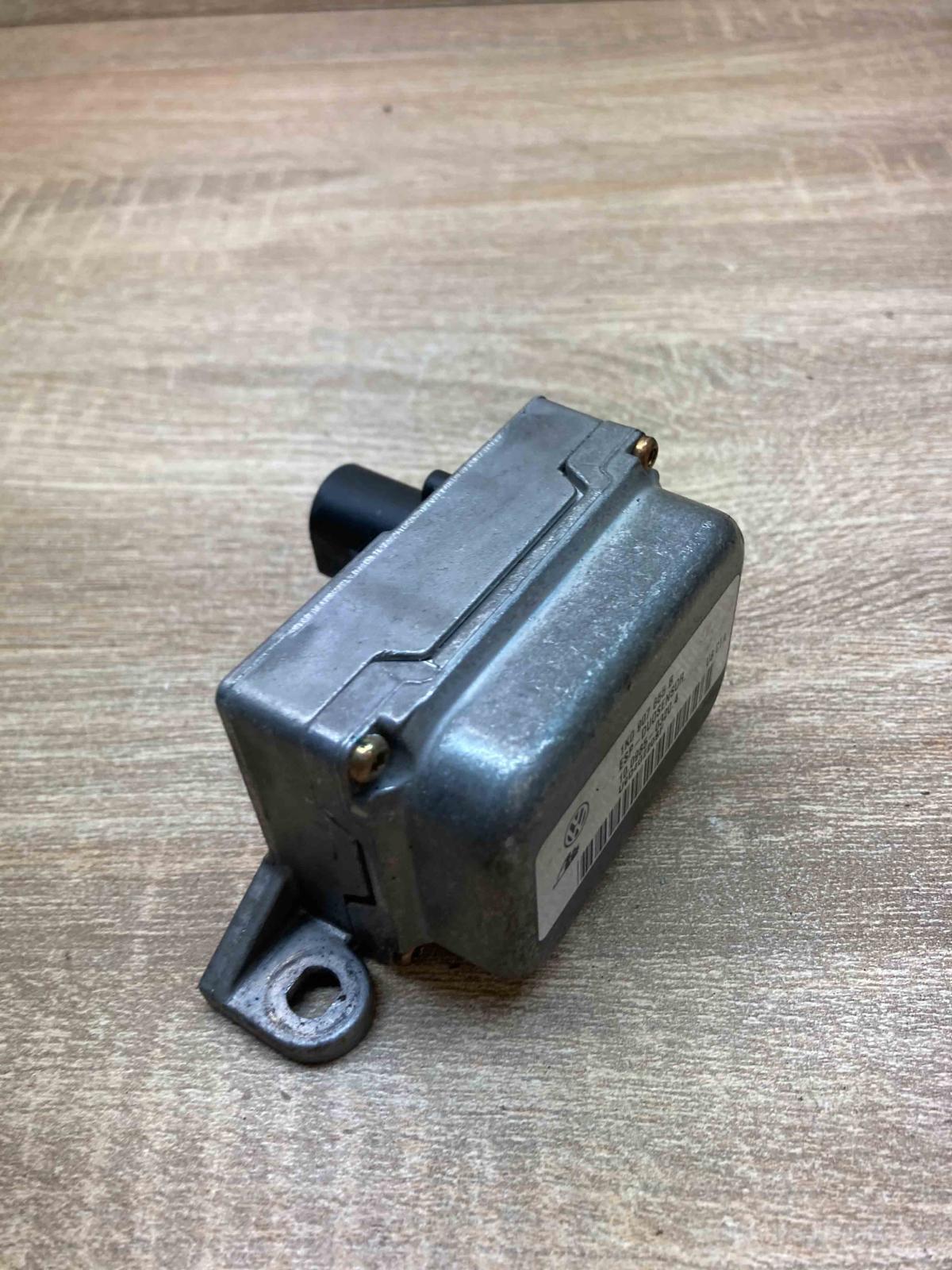 1K0907655B 100985 03204  ESP acceleration yaw rate sensor Volkswagen Touran I