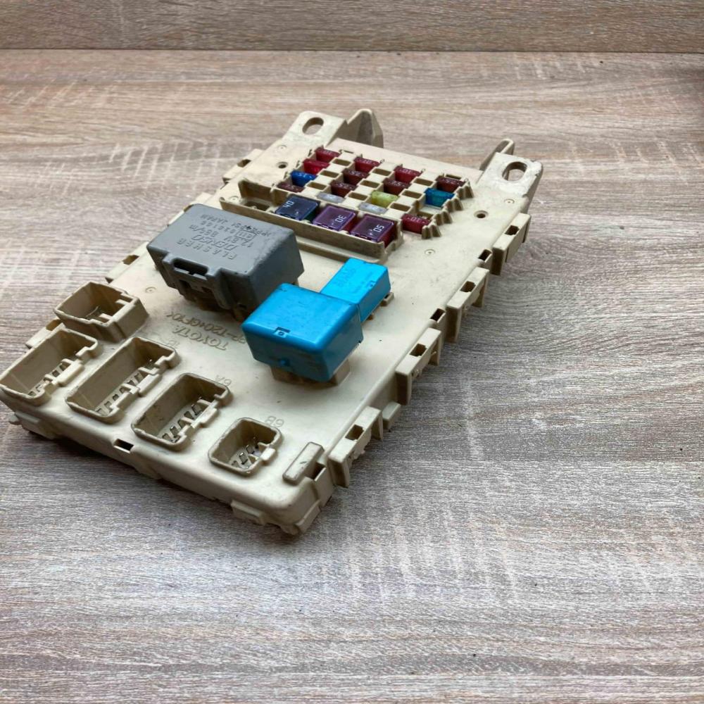 81980 50030 066500 4650  Fuse module Toyota Land Cruiser (J120)
