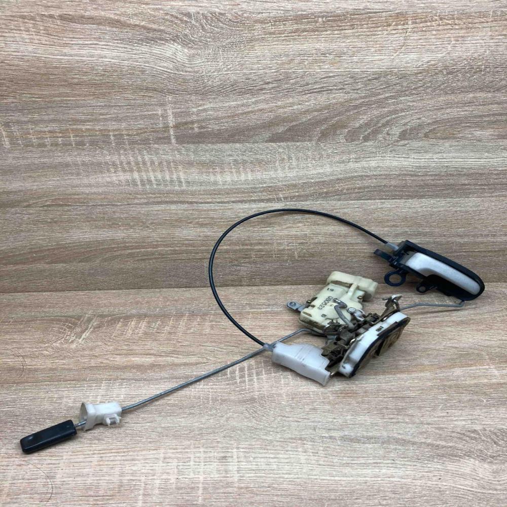 030523   Rear door lock Toyota Yaris