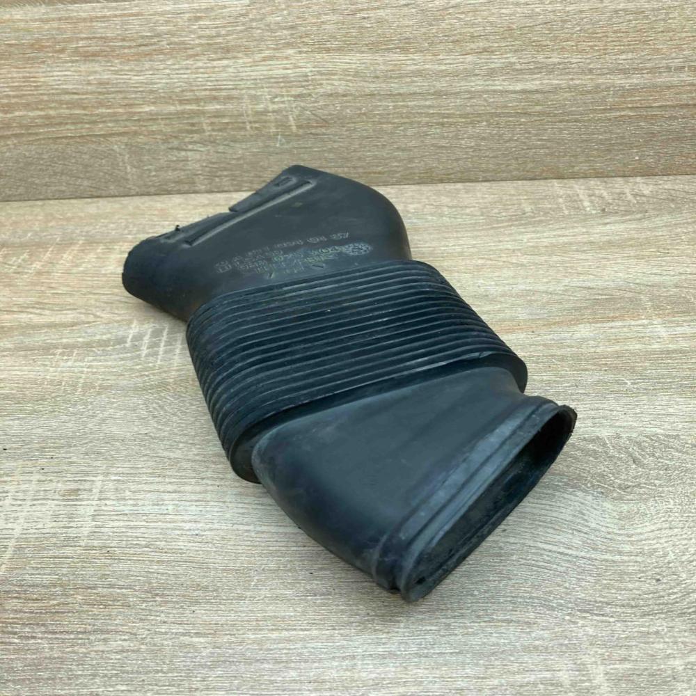 A6110940487 988025304  Air intake duct part Mercedes-Benz E W211
