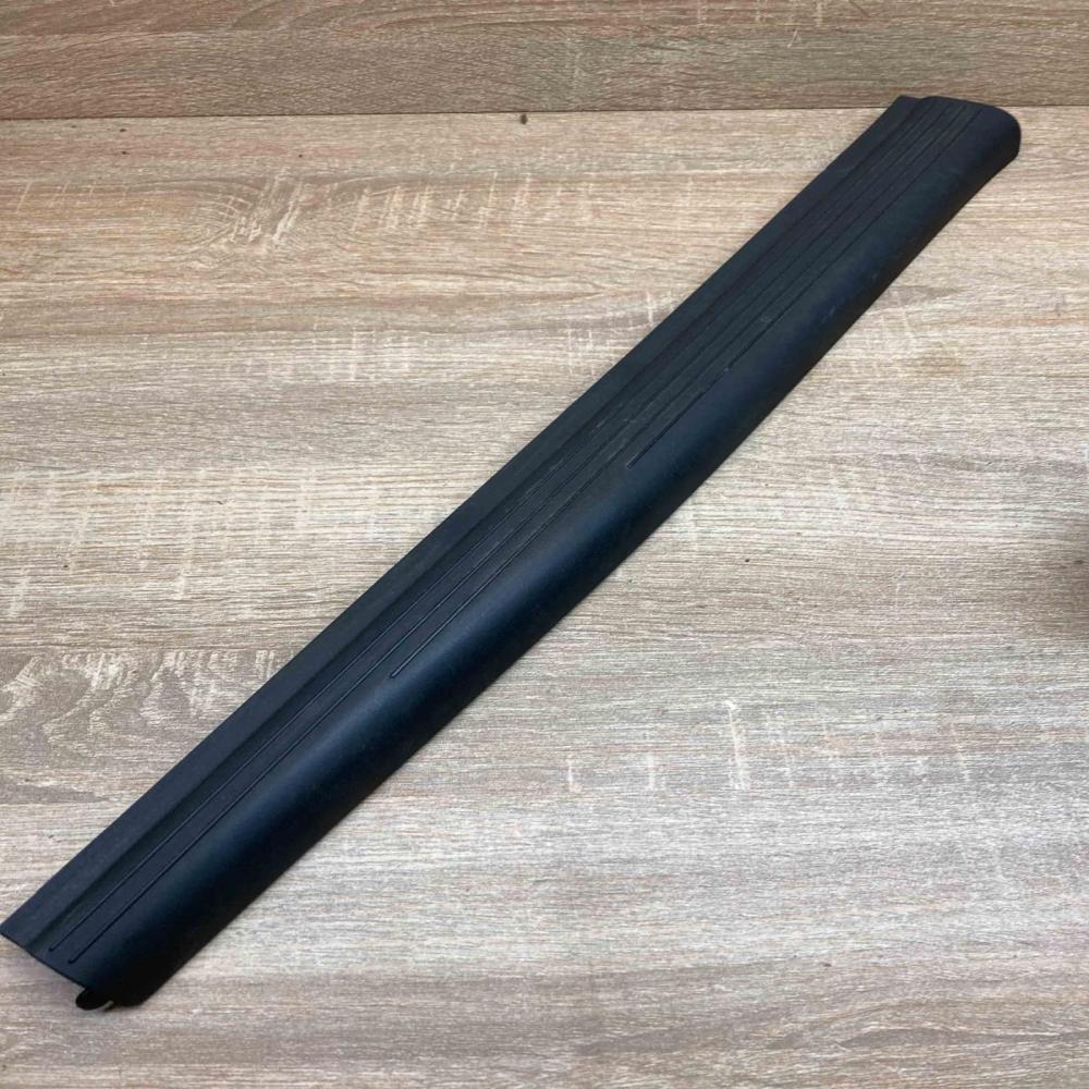 A2116801835   Front sill trim cover Mercedes-Benz E W211