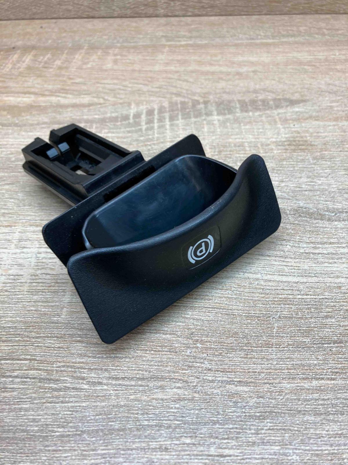 2114200077 70050100  Hand brake release handle Mercedes-Benz E W211