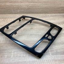 A2036802539 41271000  Radio/GPS head unit trim Mercedes-Benz C W203