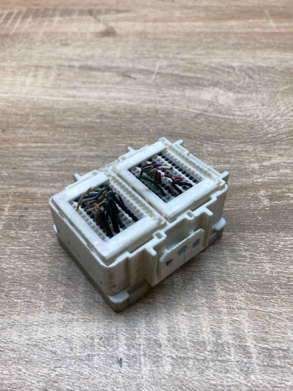 82671 47030 7386 3097  Other control units/modules Toyota Prius (XW30)