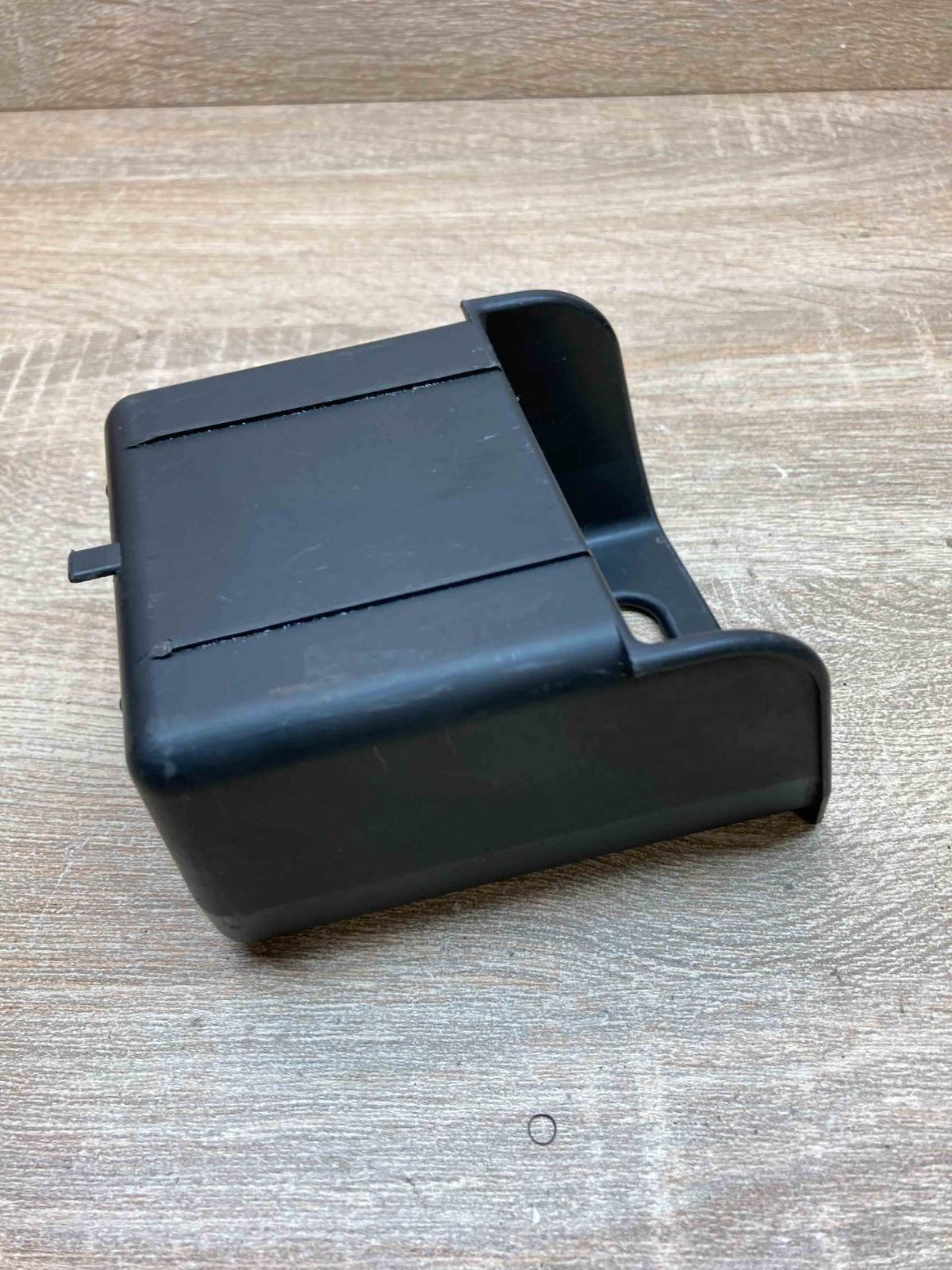 A2116830075   Glove box central console Mercedes-Benz E W211