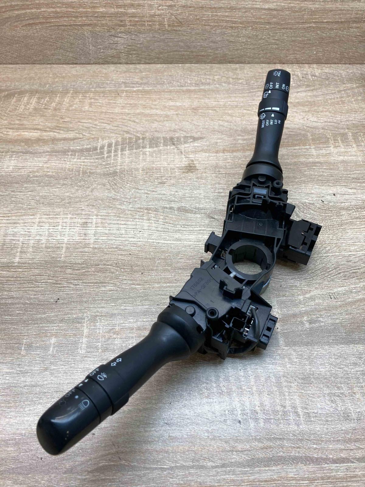 173852 17F052 E63 Wiper turn signal indicator stalk/switch Lexus CT 200H