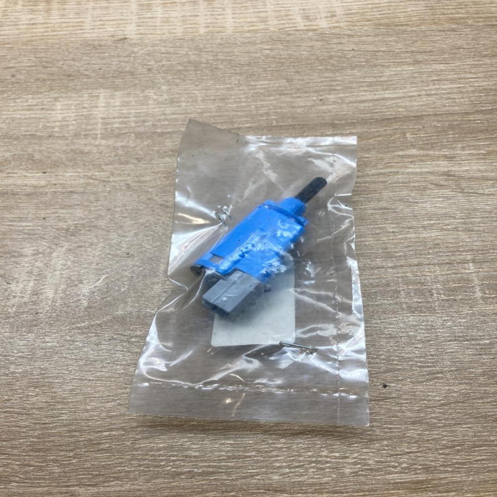 253254824R   Brake pedal sensor switch Renault Twingo III