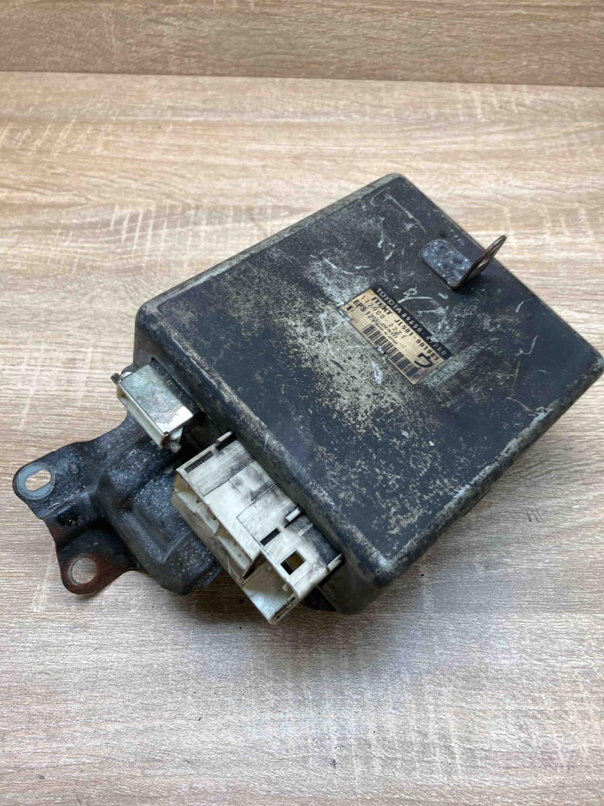 89650 47260   Engine control unit/module ECU Toyota Prius (XW30)