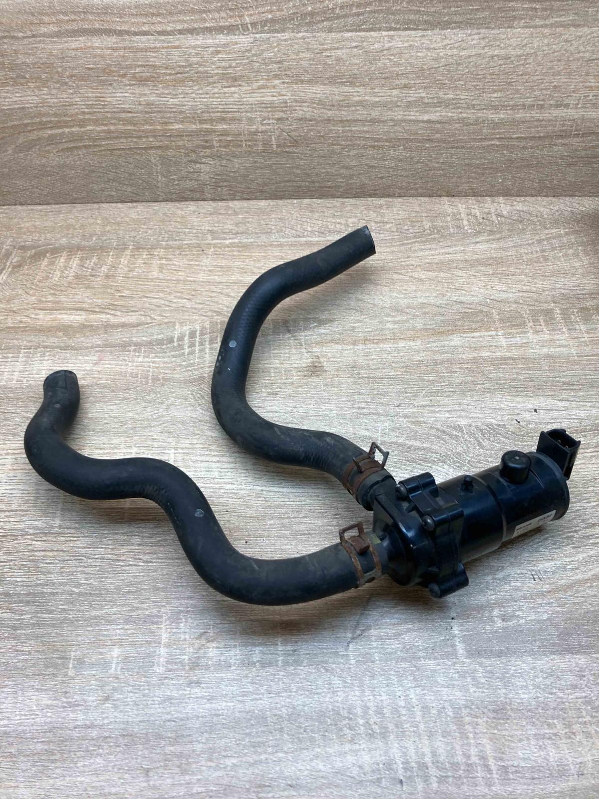 064100 0951 Used  Electric auxiliary coolant/water pump Toyota Prius (XW20)