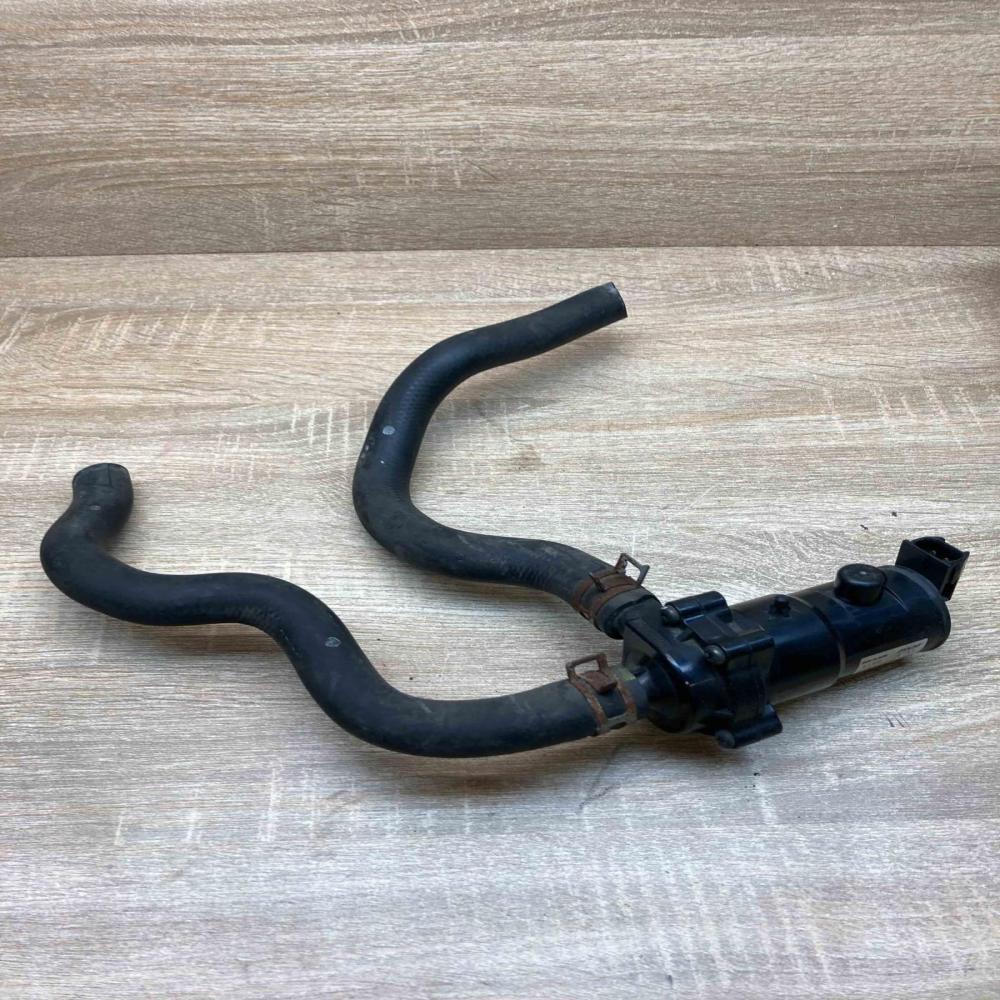 064100 0951 Used  Electric auxiliary coolant/water pump Toyota Prius (XW20)