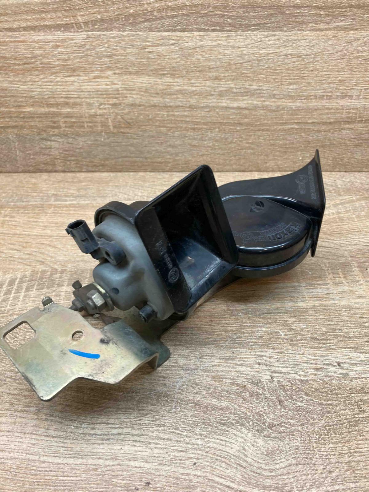6935709 6935987  Horn signal BMW 5 E60 E61
