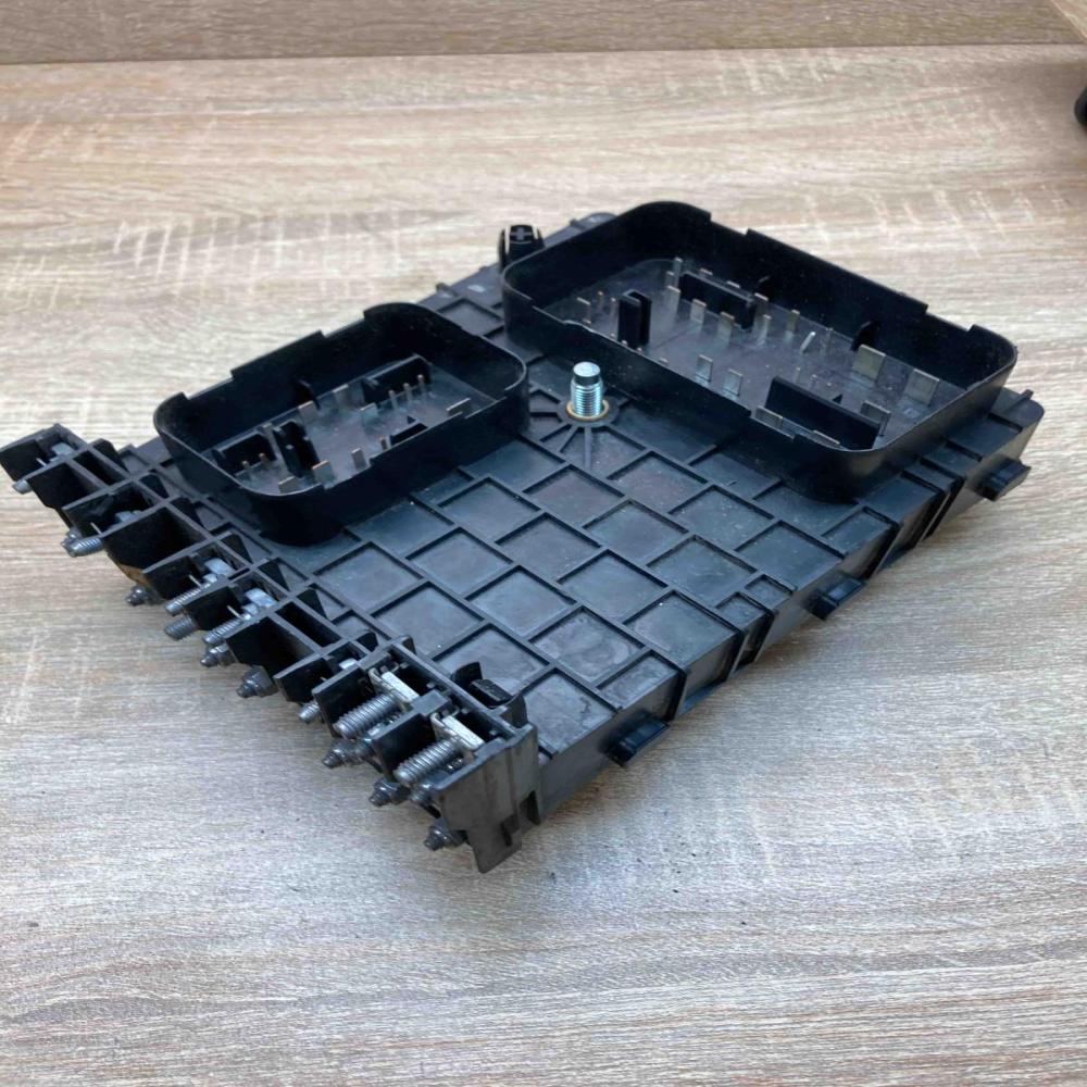 1K0937124P   Fuse module Skoda Octavia Mk2 (1Z)