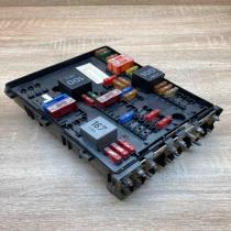 1K0937124P   Fuse module Skoda Octavia Mk2 (1Z)