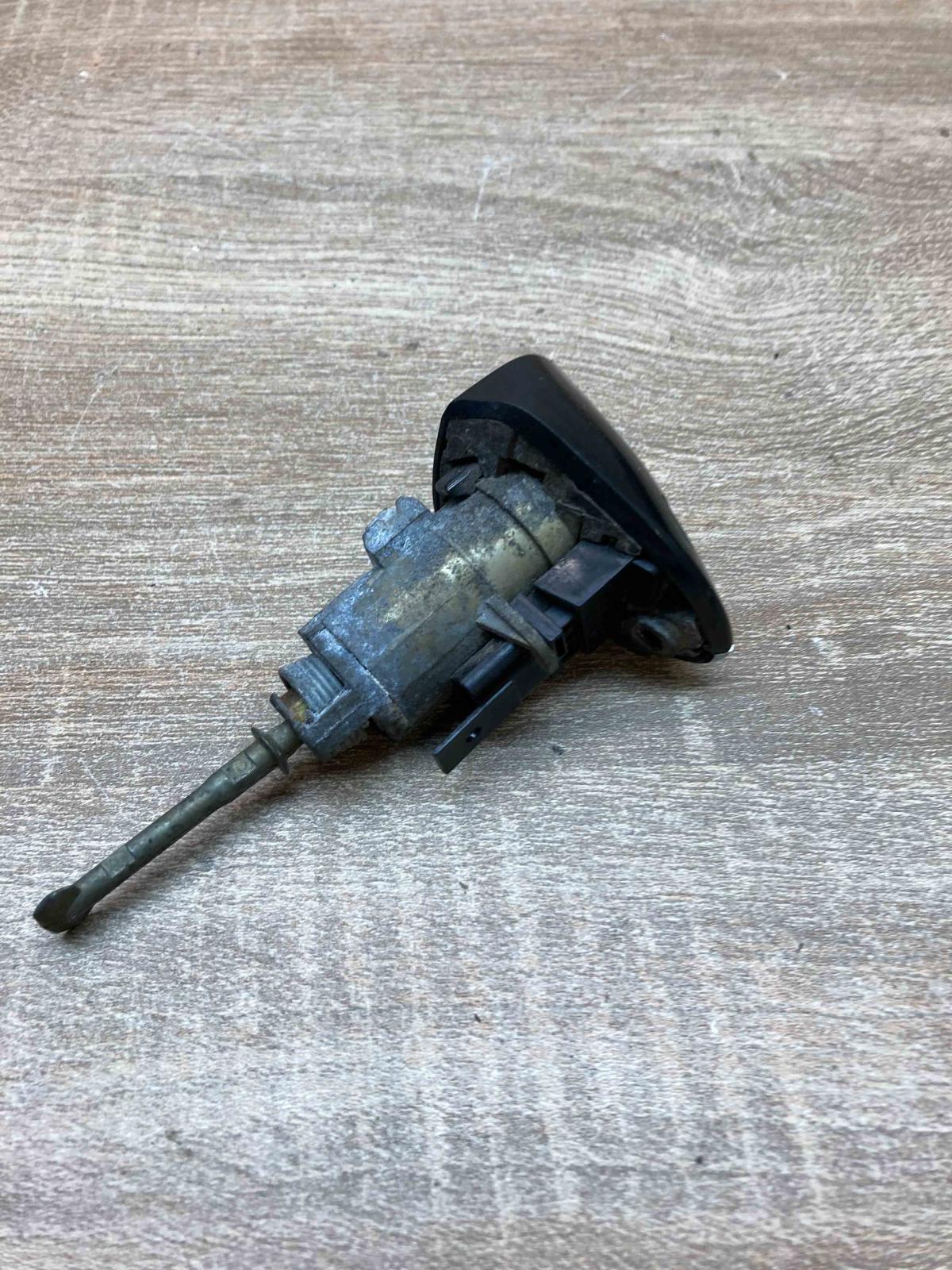5WK49022 5583  Front door lock (next to the handle) Mercedes-Benz C W203