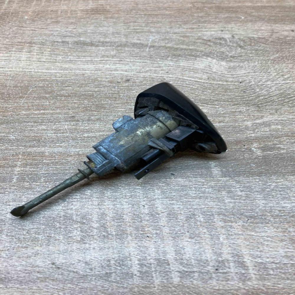 5WK49022 5583  Front door lock (next to the handle) Mercedes-Benz C W203