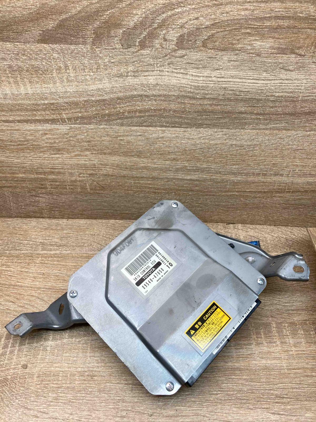 89540 47050   Engine control unit/module ECU Toyota Prius (XW20)